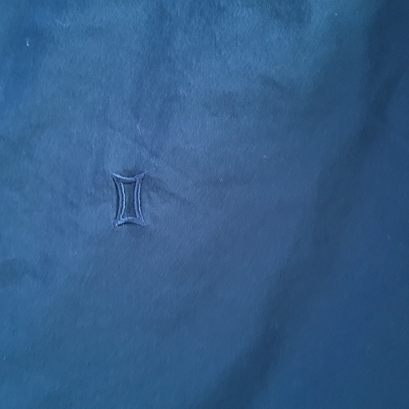 Kit & Ace Stretch Shirting V-neck blouse - Picture 8 of 10